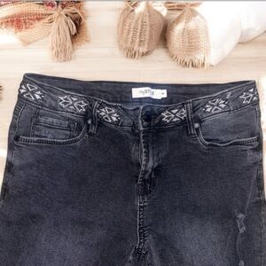 VTG MyStyle BlackFade-Wash Jean -Embroidered Waist Detail-Distress mid rise-Sz6‌